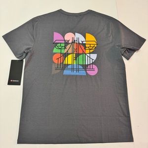 lululemon MEN’S THE FUNDAMENTAL T / MEDIUM - PRIDE